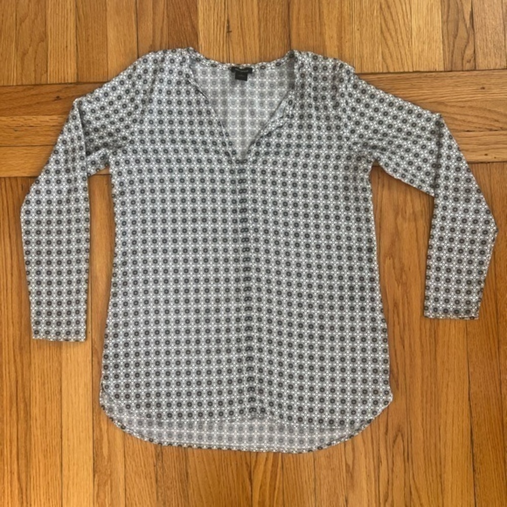 Ann Taylor Factory Black and White Printed V-Neck Blouse